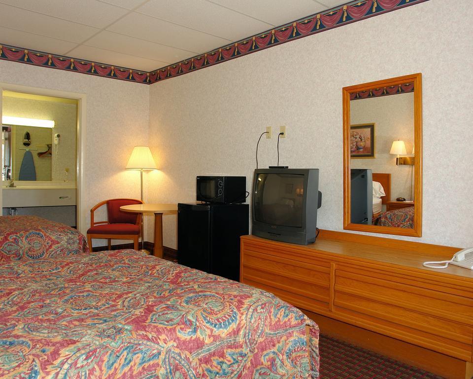 Econo Lodge Wytheville I-77 & I-81 Exterior photo