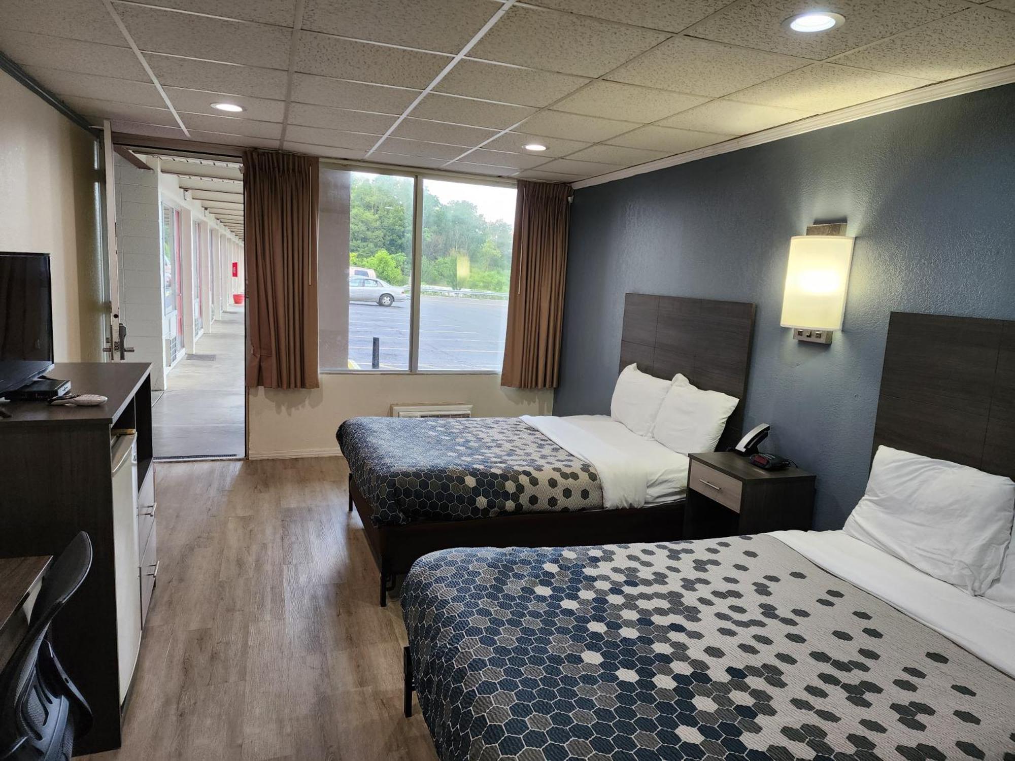 Econo Lodge Wytheville I-77 & I-81 Exterior photo