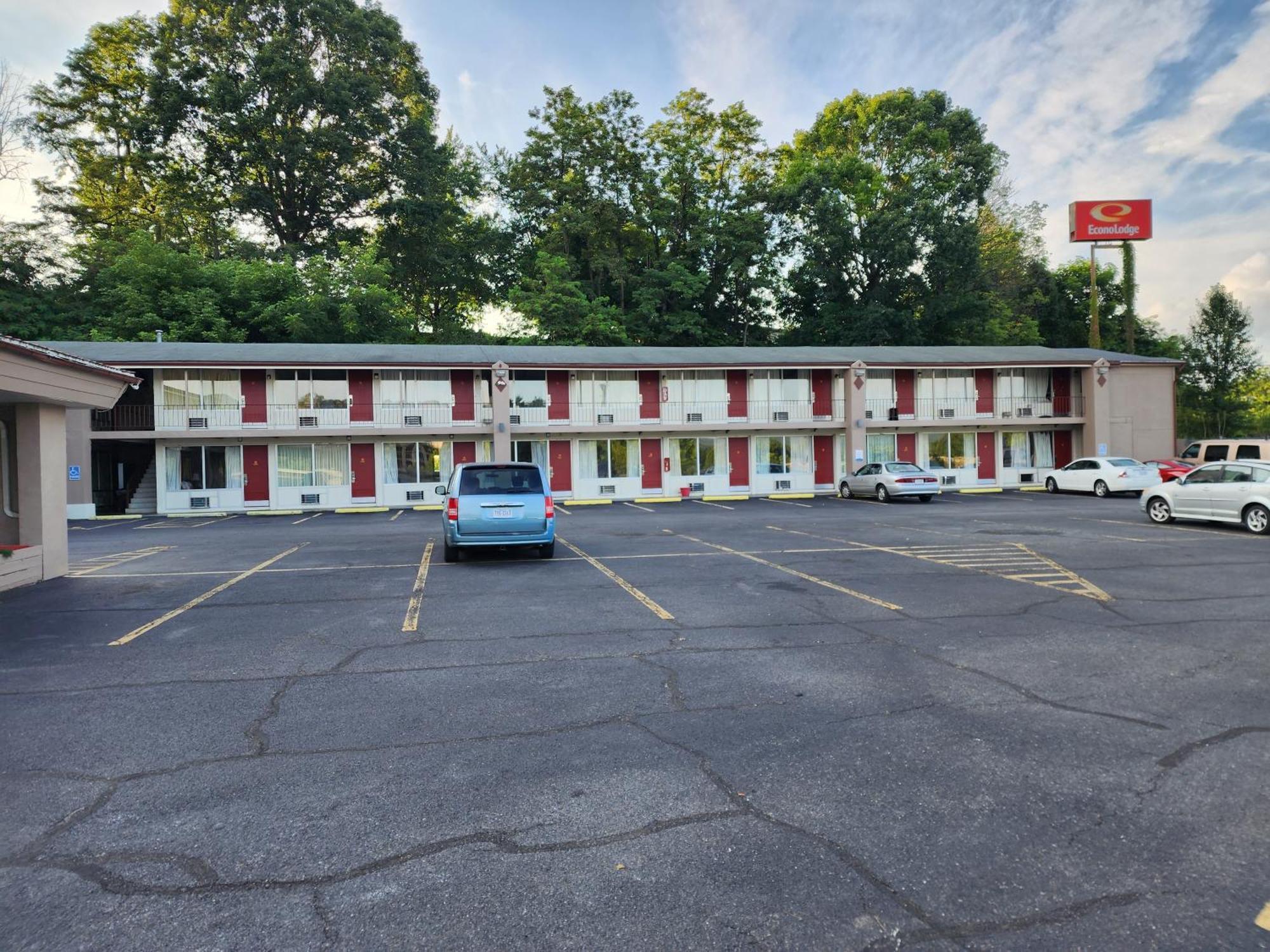 Econo Lodge Wytheville I-77 & I-81 Exterior photo