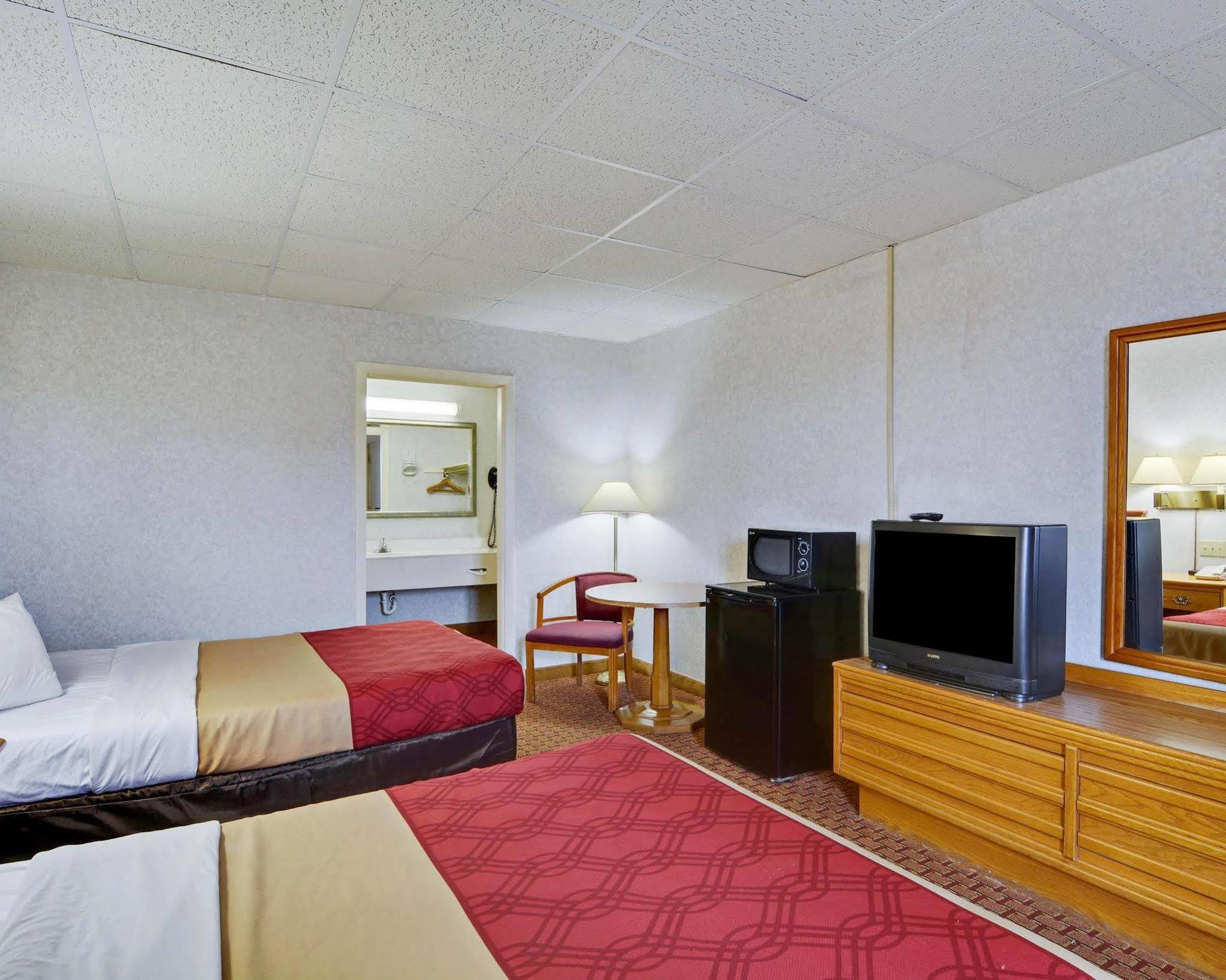 Econo Lodge Wytheville I-77 & I-81 Exterior photo